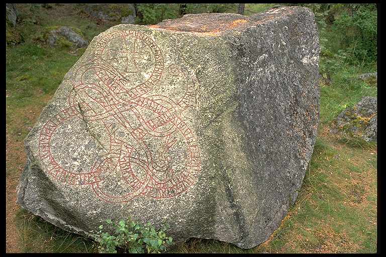 Runes written on jordfast stenblock, gnejsgranit. Date: V